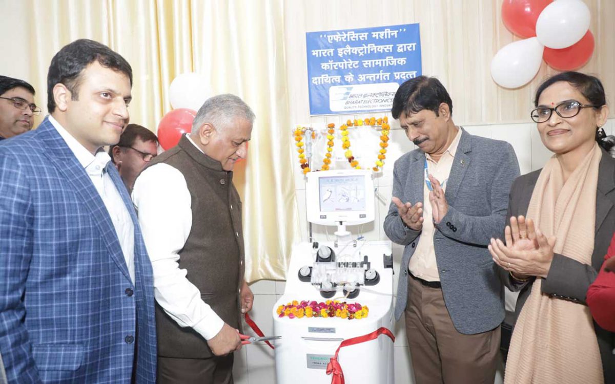 General-V-K-Singh-inaugurateing-the-Apheresis-machine-installed-by-BEL-Ghaziabad-at-the-MMG-D20221222101540995-img