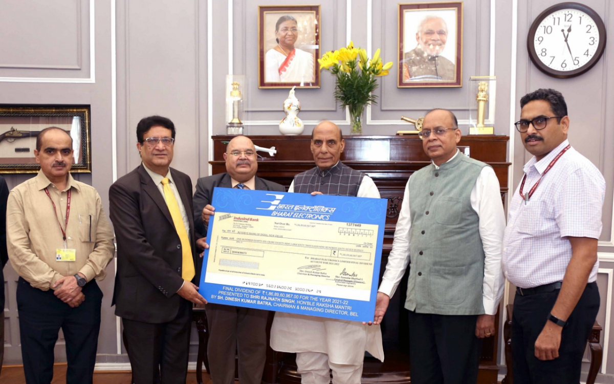 BEL hands over Final Dividend to Honble Raksha Mantri